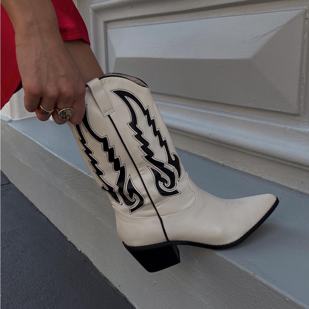 ISO!! Billini Norva boots size 7 or 8